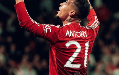 曼联抬价清洗安东尼！前教练直言：我当他是儿子，但绝不引进！