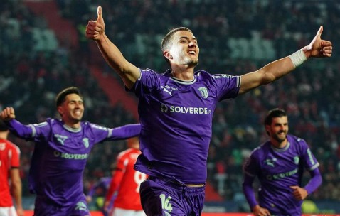 十人本菲卡19射不中遭布拉加逆转，62岁穆帅关键一冠失落或难逃四大皆空