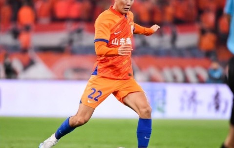 喜讯！两大德甲名帅首次联手举荐运作山东主力国脚后腰留洋德国，已承诺给他顶薪主力位置