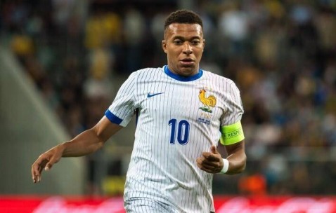 西甲最新消息，一天内，巴萨官宣莱万离队，姆巴佩因伤缺席世预赛