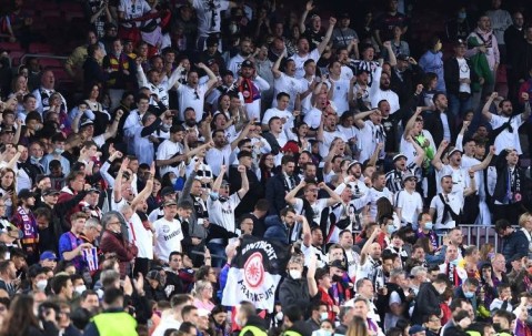 法兰克福被德国足协罚款48.91万欧元，因8场德甲存在球迷违规行为