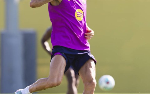 37岁莱万新赛季挑战曝光：目标42球，深情表白巴萨