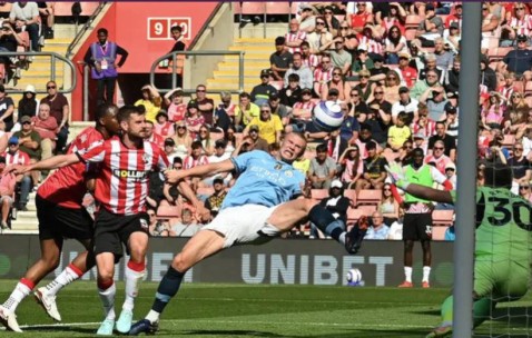 曼城客场闷平圣徒失掉宝贵2分，瓜迪奥拉的“大手笔”或许已埋下隐患