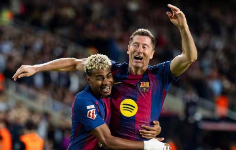 巴萨2-1力克皇家社会，莱万里程碑破门助球队领跑西甲