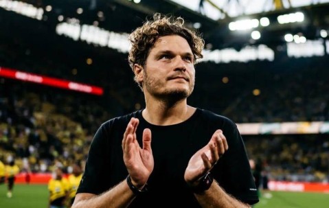 违约金来了，1500万！穆里尼奥与费内巴切闹翻，德甲神帅来替！