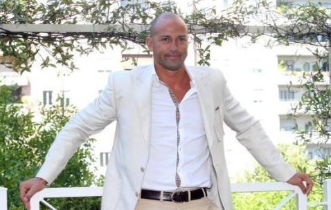 前意甲后卫：加利亚尼和莫吉都说过我太帅不适合踢球