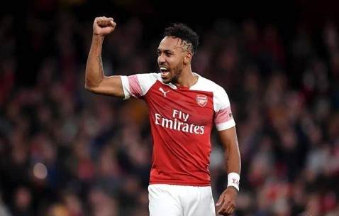 他是德甲英超双料射手王，撑起一支国家队16年，结局却被整个国家抛弃