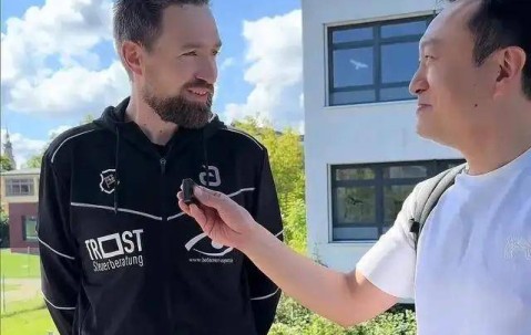 德甲赛场再演王者归来，樊振东无世界排名却收获满堂喝彩