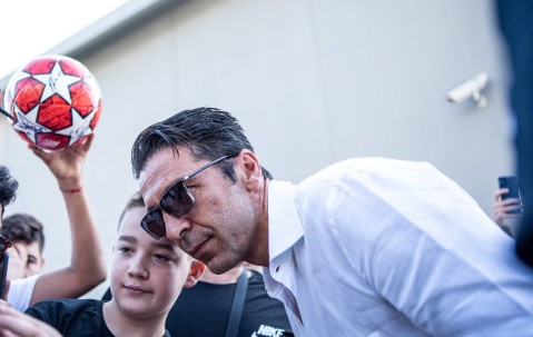 布冯谈当年欧冠染红：虽感到羞愧但我还会那么做&不知道为何被罚