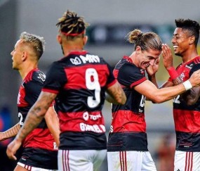 巴黎圣曼对阵弗拉门戈，争夺欧冠决赛席位，双方核心伤病与战术差异加剧悬念。