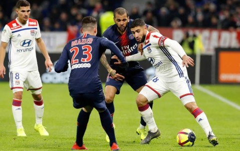 法甲两极对决：南特主场保级生死战 朗斯冲冠路上的"铁桶阵"考验