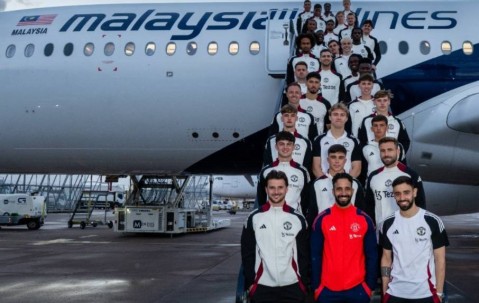 曼联确定阿莫林留任过程曝光！官宣亚洲800万之行大名单，欲离队天才被要求参加