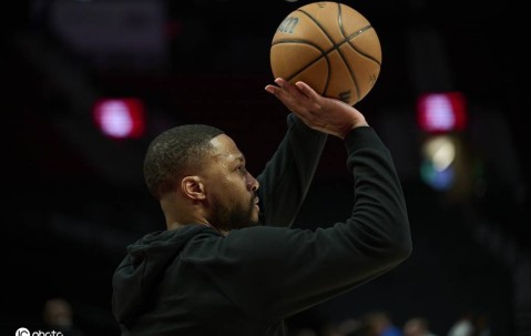 三分大赛-利拉德险胜布克夺冠 生涯第三次追平历史