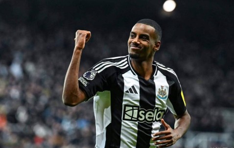 利物浦新赛季豪华锋线亮相，伊萨克或加盟开创巨星组合