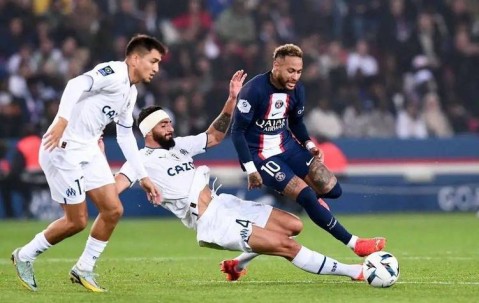 法甲焦点战前瞻：巴黎圣日耳曼 VS 朗斯，巅峰对决一触即发