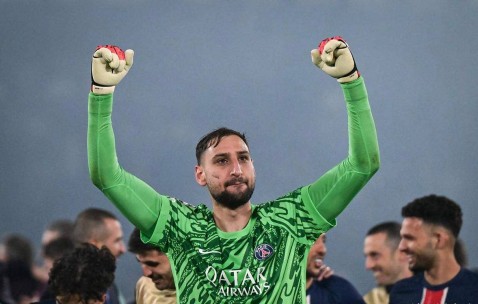 进退两难！26岁欧洲冠军门神面临无球可踢，错误时机造就尴尬局面