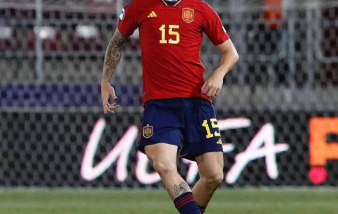 据报道：切尔西试图在今年夏天出价3000万英镑签下24岁的意甲球星