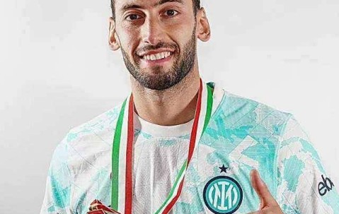 就喜欢刺激？加拉塔萨雷退出购买后，恰20思考加入其“死敌队伍”