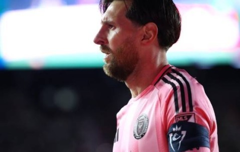 巴萨新闻观看——梅西在阿迪达斯的新广告中给拉明·亚马尔“写了一封信”