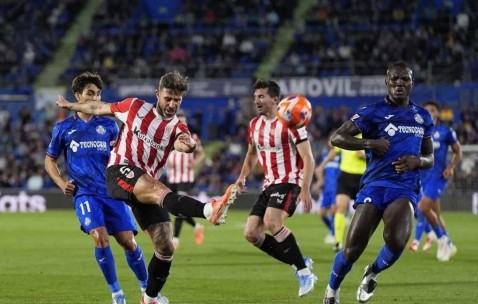 西甲终章夜：巴萨三冠加冕！毕尔巴鄂欧冠梦圆