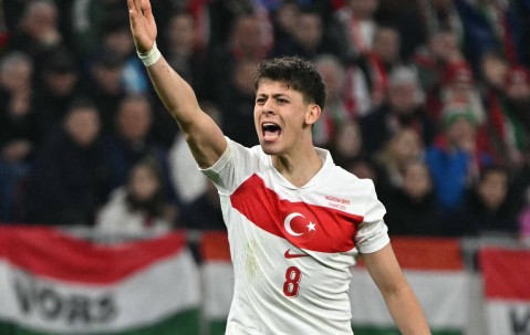 曼城砸1亿欧挖皇马新星，德甲天才边锋或将加盟，曼联拟用梅努换维尼修斯