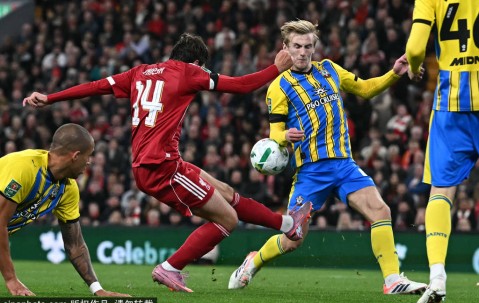 联赛杯-伊萨克首球埃基蒂克绝杀+染红 利物浦2-1晋级