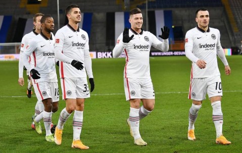 德甲前瞻：法兰克福VS沃尔夫斯堡，火力风暴与保级焦虑的对决