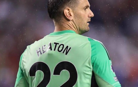 曼联陪练或首发战阿森纳！接洽大巴黎门神后放弃，签他耗费8000万