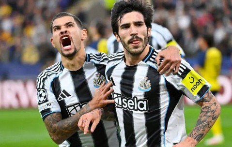 比戈登更出色！纽卡25岁铁腰闪耀欧冠他是真正的世界级