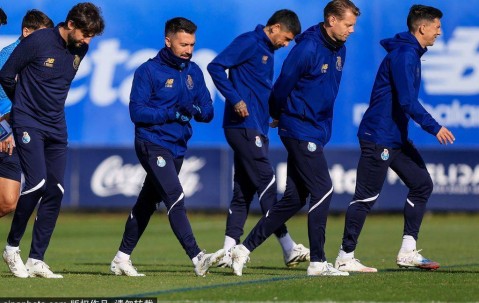 恐怖！法甲极端球迷不满球队连败 爆头自家球员+追打总监