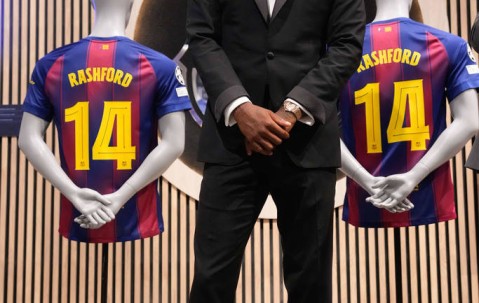 曼联转会梦碎：巴萨中场洛佩斯誓言留队