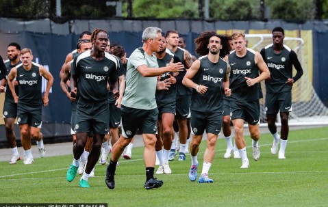 切尔西与曼联退出伊萨克争夺战：转会市场的暗流涌动