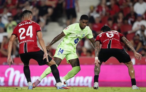 巴萨神锋西甲首秀就这？替补席都坐不稳的水平，巴萨买错人了