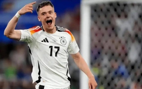 德甲最贵1.5亿欧！19岁维尔茨投奔红军，他爸妈比经纪人还狠？