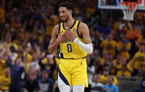 哈利季后赛最强一战 主帅斗智锡伯杜已然完败？