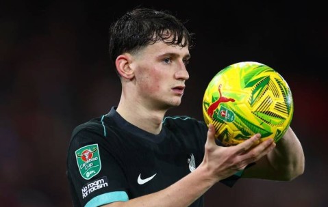 队报：里昂已与利物浦中场莫顿达成个人协议 利物浦标价900万欧元