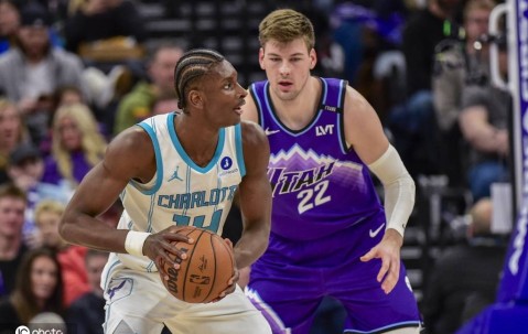 鲍尔17+5+5曼20分 黄蜂9人上双狂胜爵士55分