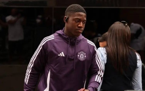 租借之路突遭曼联“拦截”！20岁梅努为世界杯的豪赌，遇上最糟时机