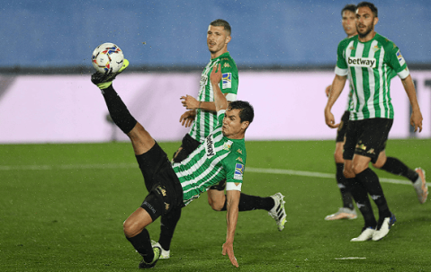 西甲焦点战：皇家贝蒂斯VS巴塞罗那——攻防博弈下的胜负天平