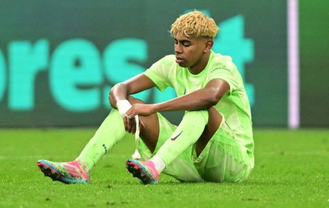 亚马尔曾无视C罗讨好式握手！这是真性情，却被旧将看不惯！