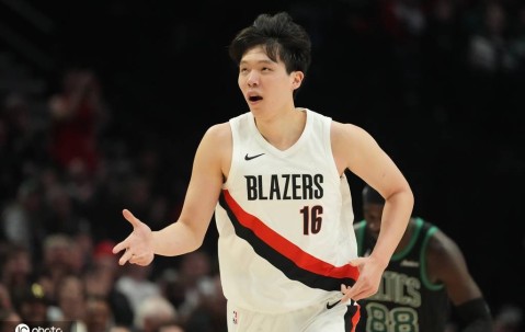 杨翰森战灰熊出场3分半 砍2分1板2失误1犯正负值-10