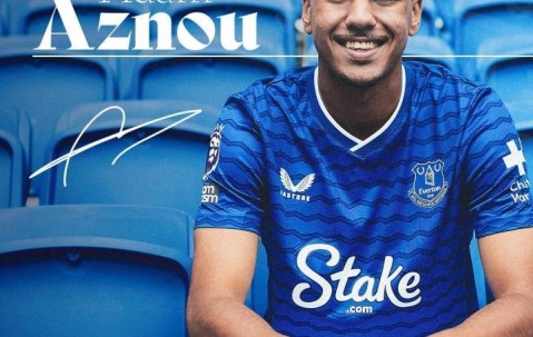 总价1200万！官方：19岁拜仁后卫阿兹努加盟埃弗顿，签约4年