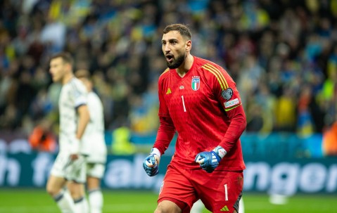 TA：曼城深知多纳鲁马脚下技术不如埃德森，但前者有顶级扑救能力