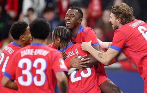 7-2狂胜！6-1血洗！欧冠一夜炸裂：巴黎巴萨暴走，穆帅爆冷，马竞溃败！