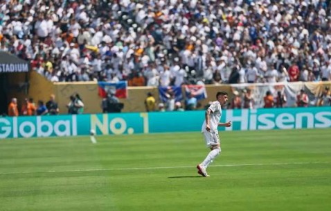 巅峰对决成单方面屠杀！新欧冠冠军4球横扫皇马，冲刺四冠荣光