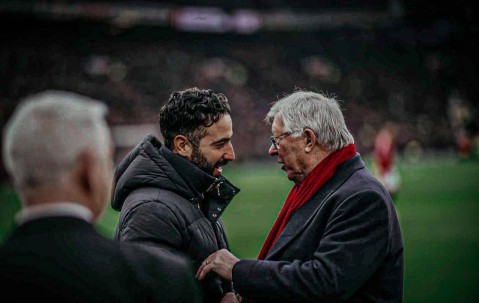 阿莫林解释坚持踢343理由！欲带曼联20年，球队已进步不再想辞职