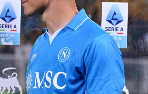 那不勒斯问鼎意甲，麦克托米奈携冠朝圣！教皇风趣回应“罗马心”，蓝军获“10号”神圣祝福？