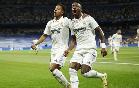 拒绝顶薪续约！皇马高层直言不讳，维尼修斯心生怨气，姆巴佩暗自得意