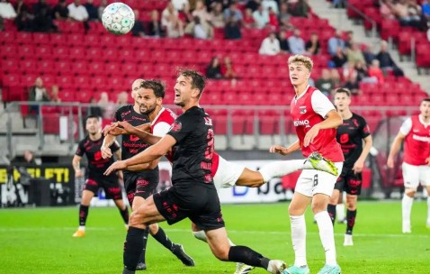 格拉斯哥流浪者锋线火热，萨尔茨堡防守不力，布兰表现欠佳