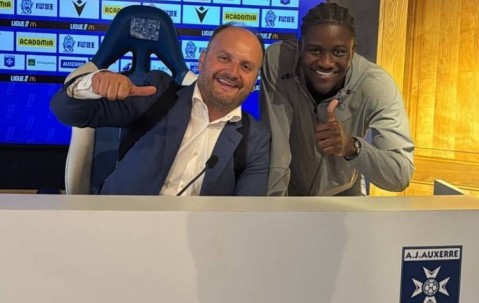 罗马诺：奥斯曼刚刚签署转会合同，正式从布莱顿租借加盟欧塞尔